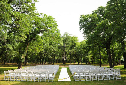 Creek Events Brides Of Oklahoma Photography By Holli B Set In The Beautiful Countryside Of Southeastern Oklahoma Rustic Wedding Venue Creek Events Sits On 1 200