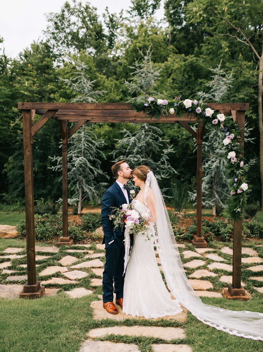 10 Beautiful Outdoor Oklahoma Wedding Venues For A Summer Ceremony