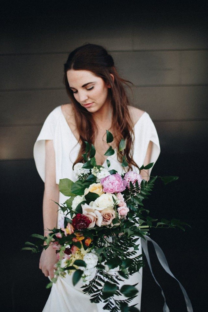 10 Dramatic Bouquets to Inspire Your Wedding Day Blooms