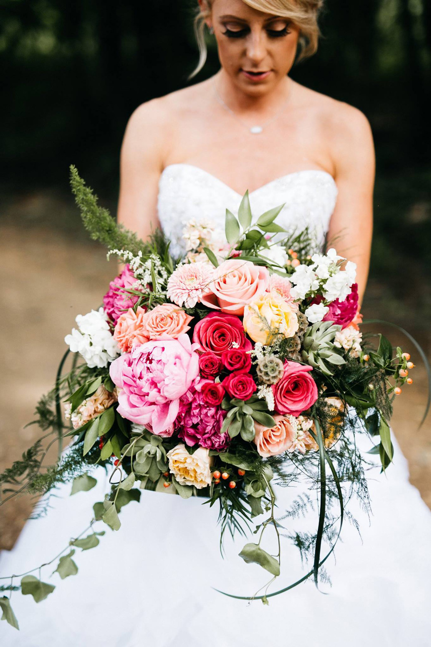 10 Dramatic Bouquets to Inspire Your Wedding Day Blooms